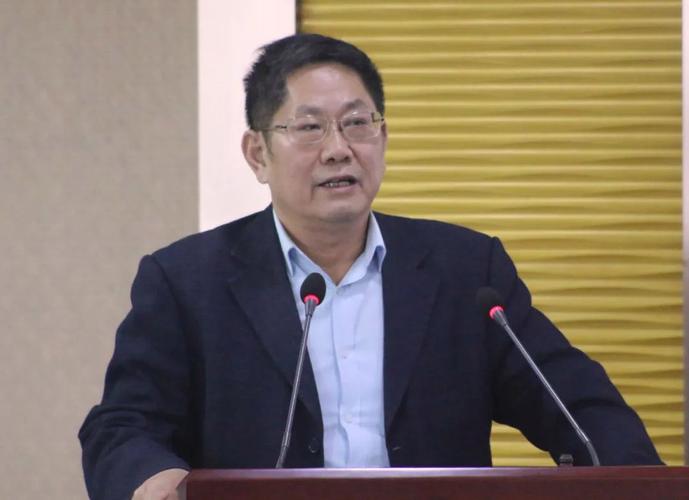 会上,校长宋兴航就我校目前评建工作尚存在的问题进行了逐条梳理;就