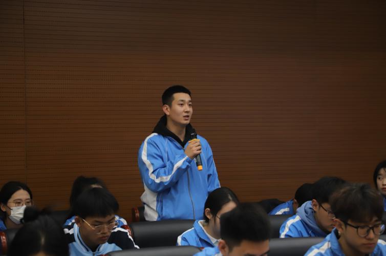 学校董事长,校长宋兴航教授肯定了全校学生在今年本科教学合格评估中